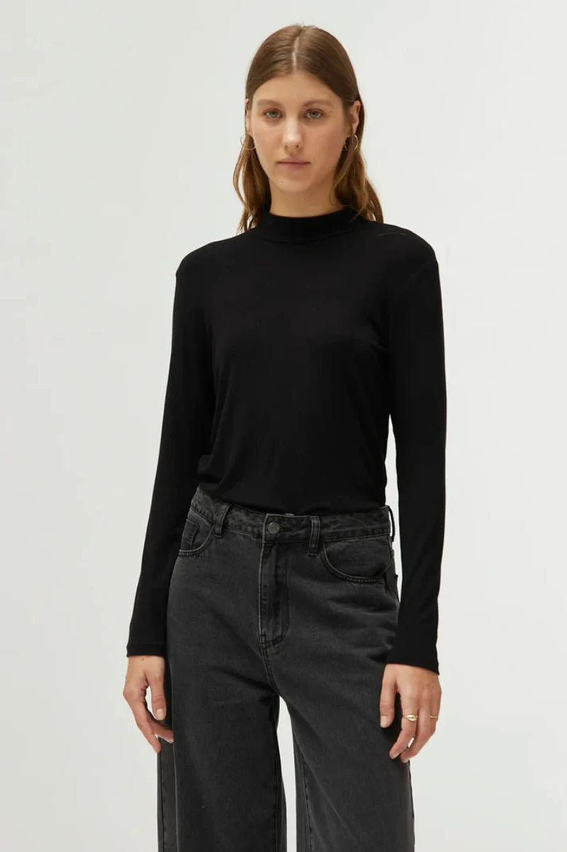 Compania - Mock Neck Top - Black