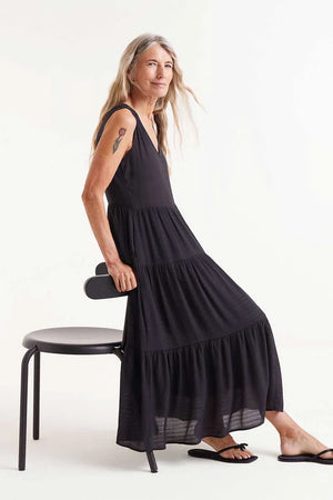 Compania - V-neck tiered dress - Black